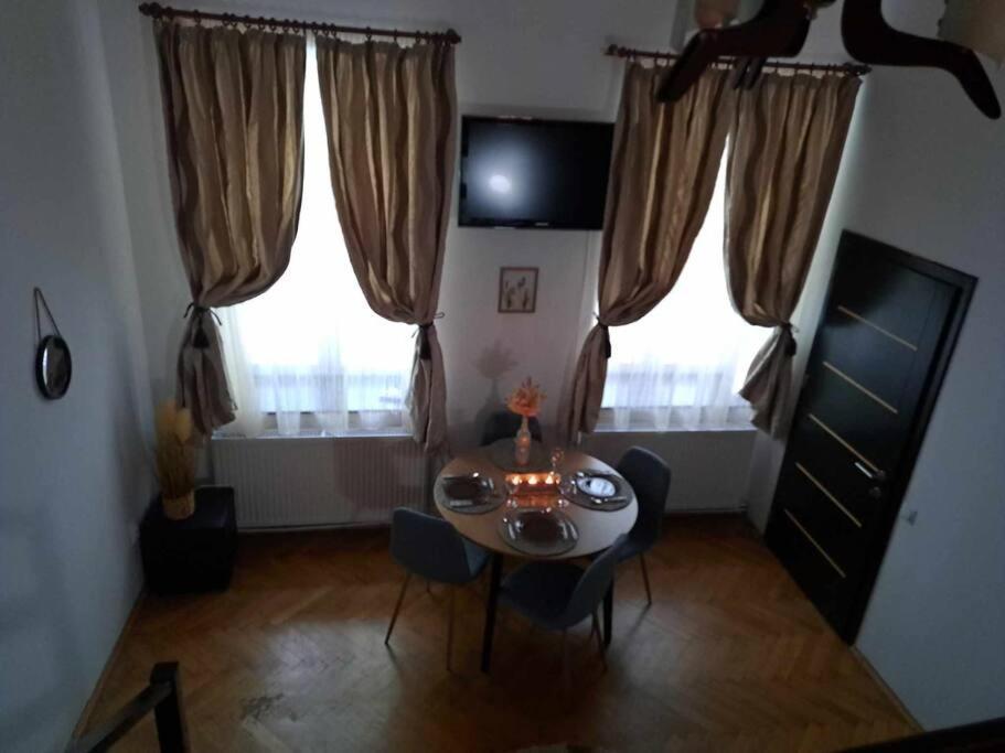 Sofia'S Home Comfy Studio In The Old Town Braşov Buitenkant foto